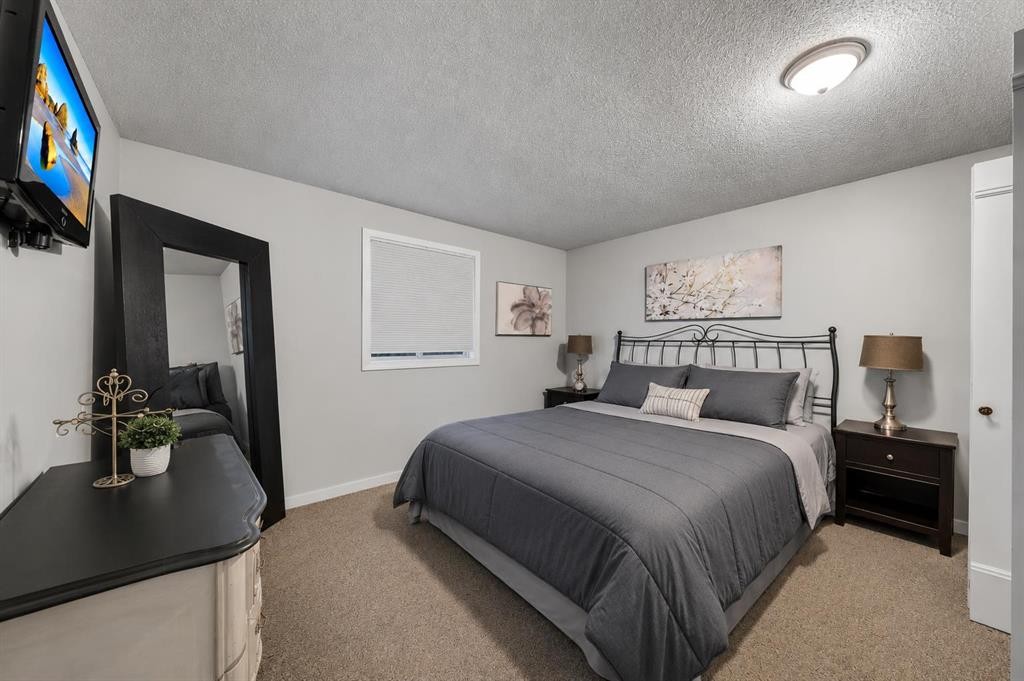 107 Mission Road Sw, Calgary, AB - Indoor Photo Showing Bedroom