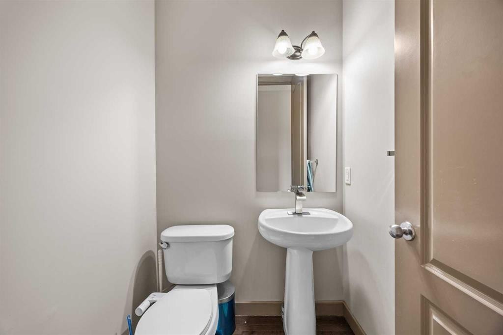 282 Pantego Terrace Nw, Calgary, AB - Indoor Photo Showing Bathroom