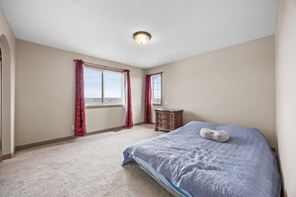 282 Pantego Terrace Nw, Calgary, AB - Indoor Photo Showing Bedroom