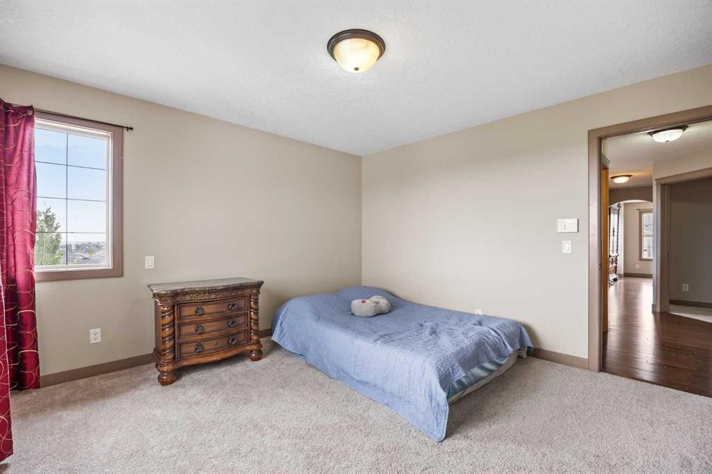 282 Pantego Terrace Nw, Calgary, AB - Indoor Photo Showing Bedroom