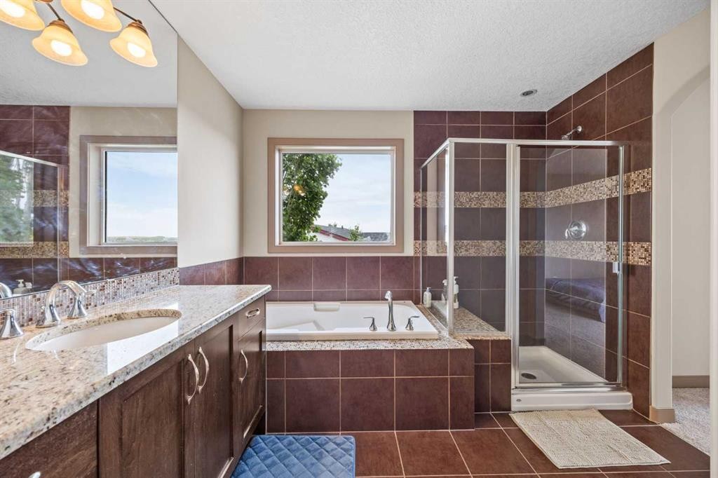 282 Pantego Terrace Nw, Calgary, AB - Indoor Photo Showing Bathroom