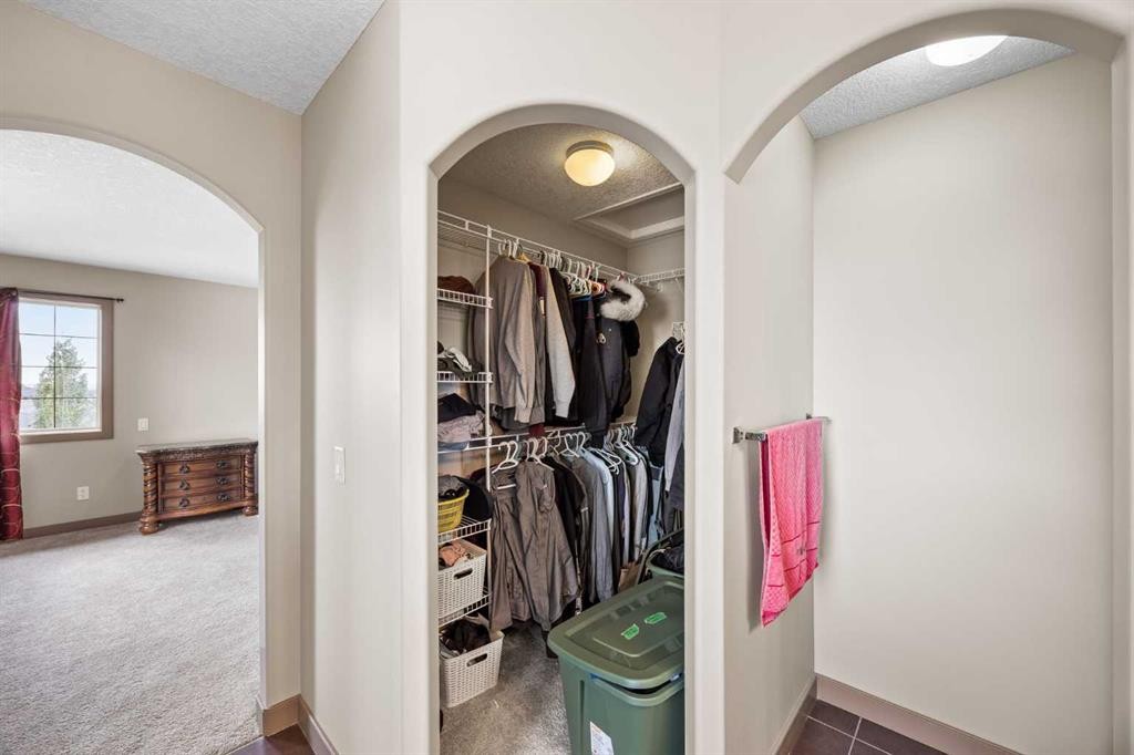 282 Pantego Terrace Nw, Calgary, AB - Indoor Photo Showing Other Room