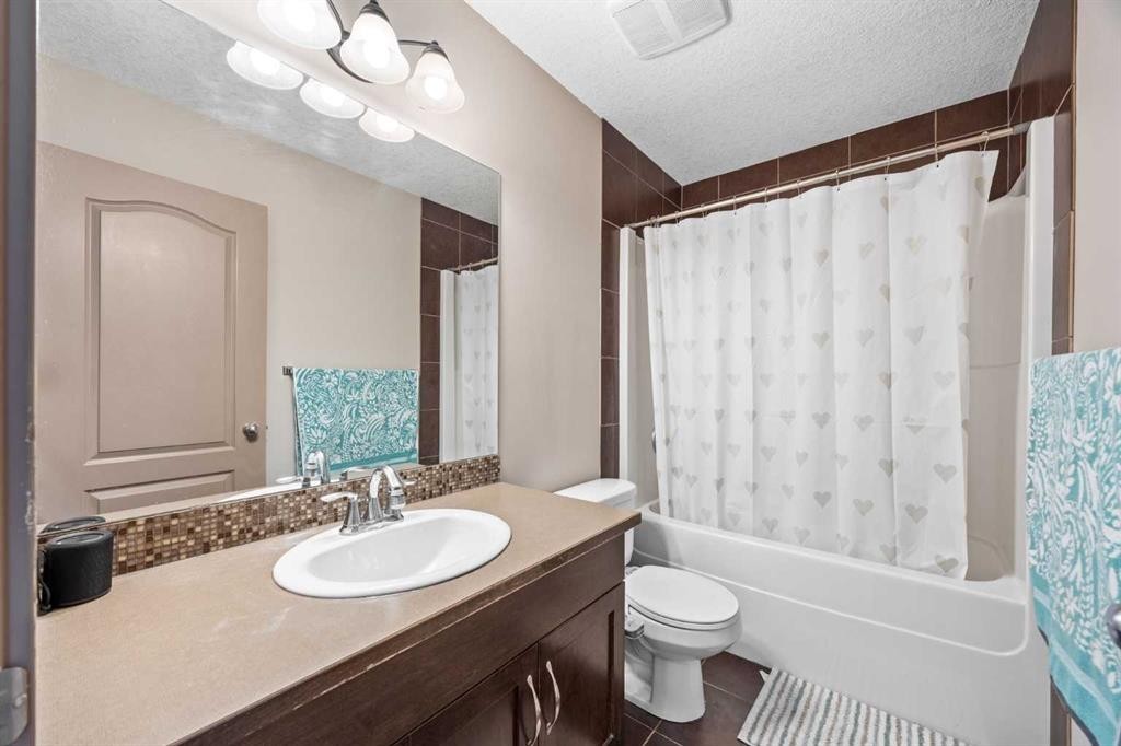 282 Pantego Terrace Nw, Calgary, AB - Indoor Photo Showing Bathroom