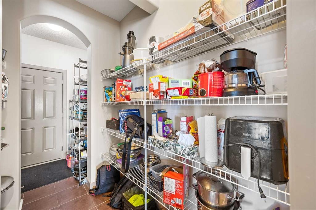 282 Pantego Terrace Nw, Calgary, AB - Indoor With Storage