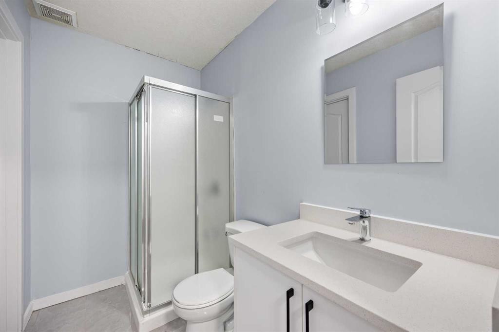 282 Pantego Terrace Nw, Calgary, AB - Indoor Photo Showing Bathroom