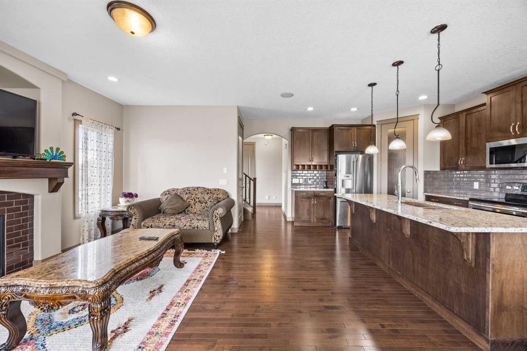 282 Pantego Terrace Nw, Calgary, AB - Indoor Photo Showing Kitchen With Upgraded Kitchen
