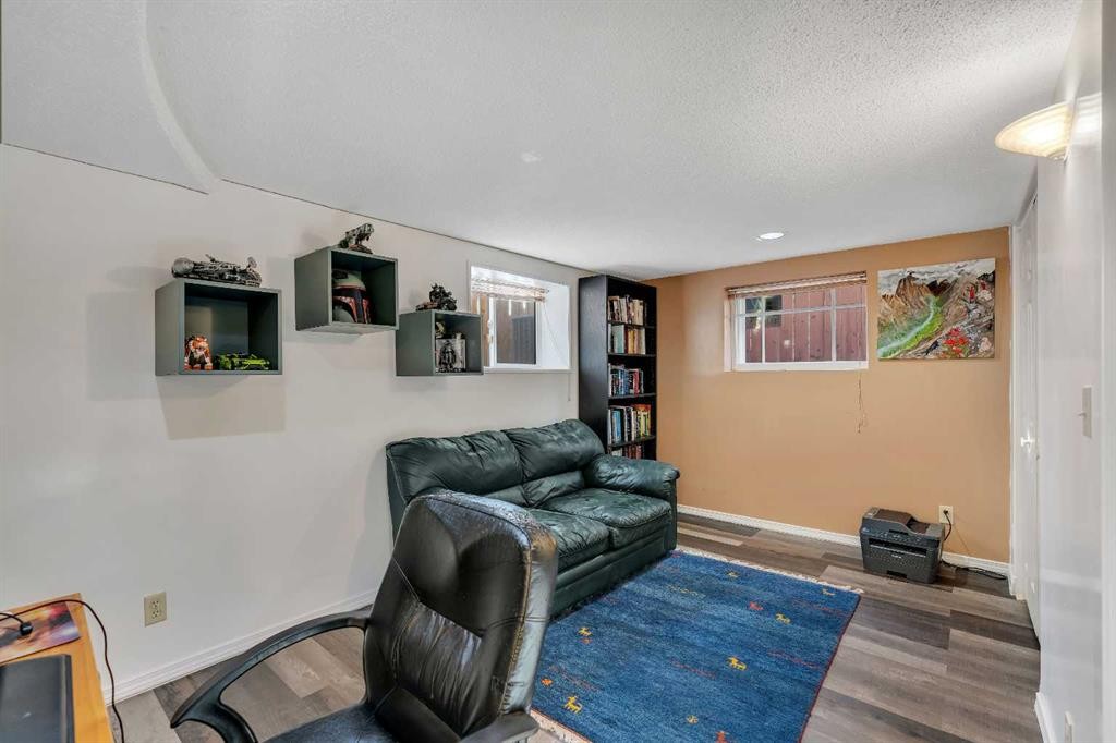 129 18 Avenue Nw, Calgary, AB - Indoor