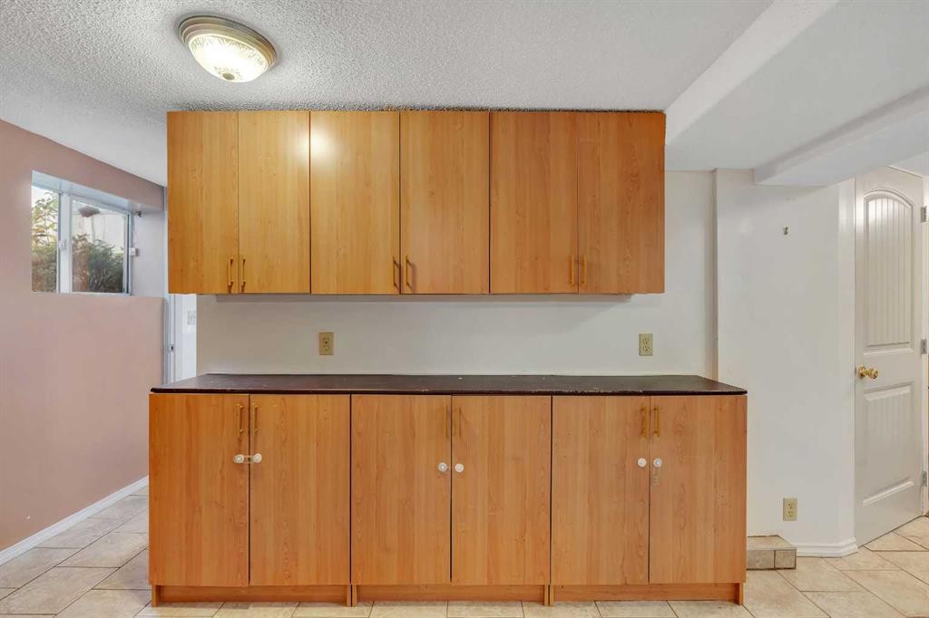 129 18 Avenue Nw, Calgary, AB - Indoor