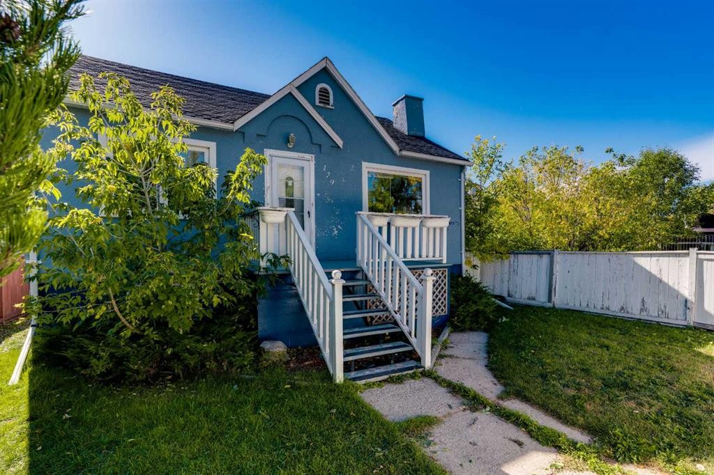 129 18 Avenue Nw, Calgary, AB - Outdoor