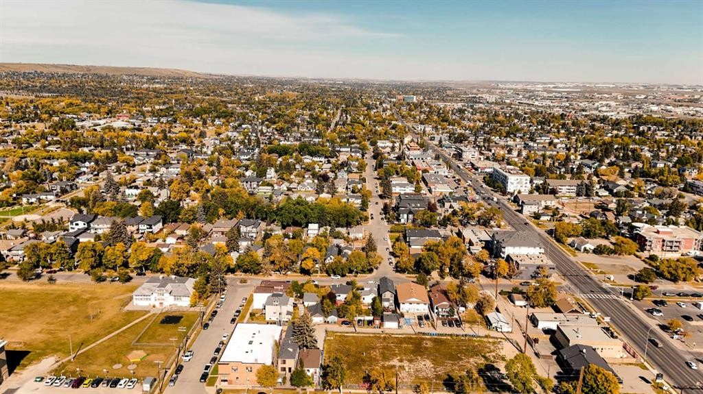 129 18 Avenue Nw, Calgary, AB - Outdoor With View