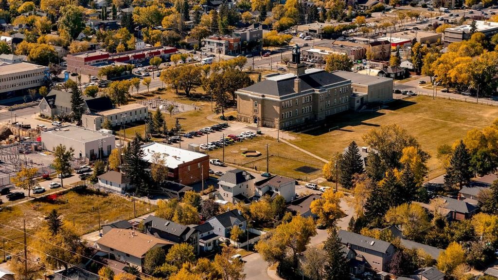 129 18 Avenue Nw, Calgary, AB - Outdoor With View