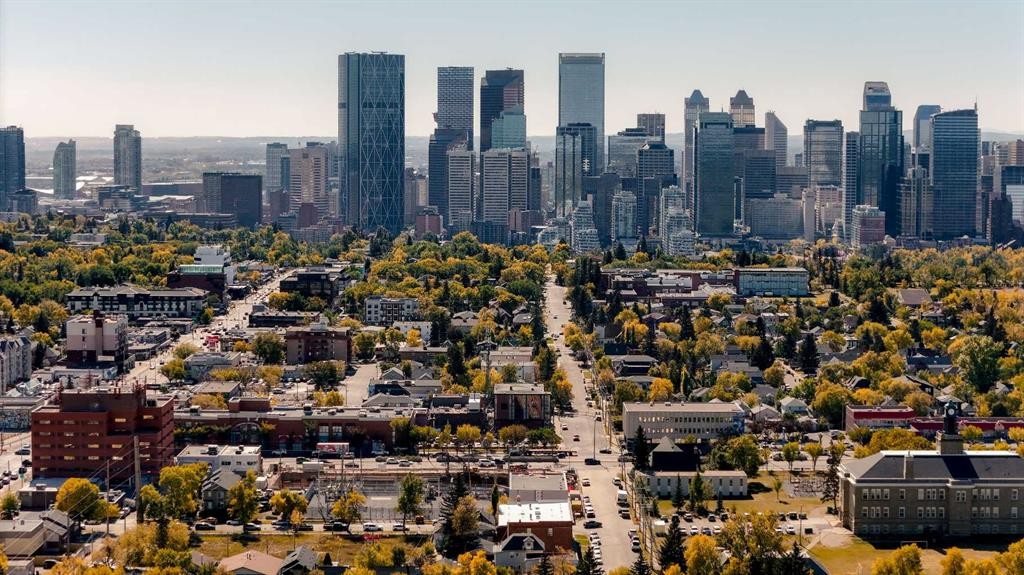 129 18 Avenue Nw, Calgary, AB - Outdoor With View