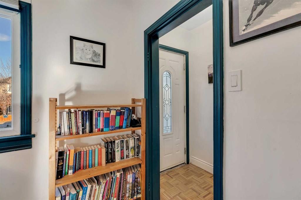129 18 Avenue Nw, Calgary, AB - Indoor Photo Showing Other Room