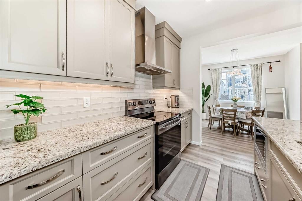 131 Carringham Road Nw, Calgary, AB - Indoor Photo Showing Kitchen With Upgraded Kitchen