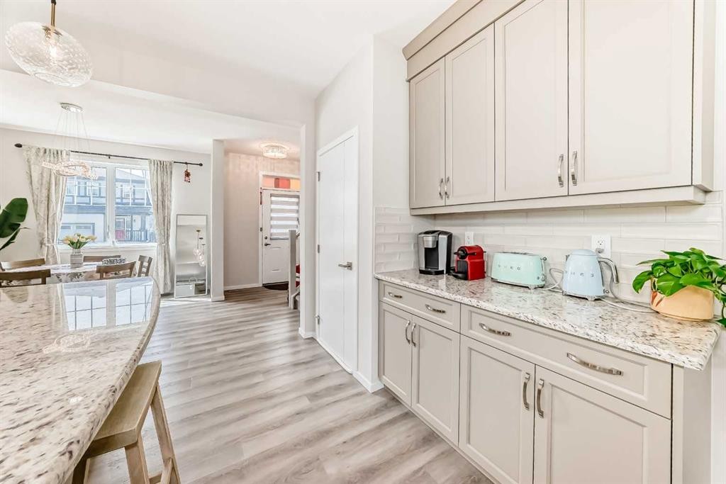 131 Carringham Road Nw, Calgary, AB - Indoor Photo Showing Kitchen