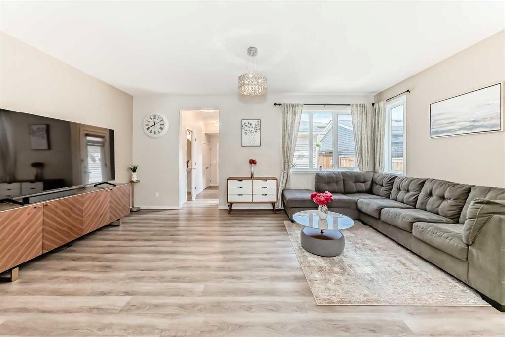 131 Carringham Road Nw, Calgary, AB - Indoor Photo Showing Living Room