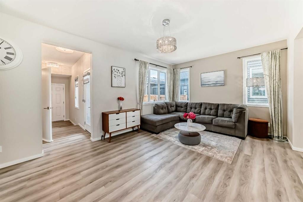 131 Carringham Road Nw, Calgary, AB - Indoor Photo Showing Living Room