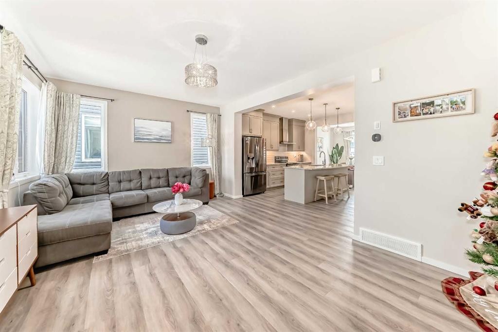 131 Carringham Road Nw, Calgary, AB - Indoor Photo Showing Living Room