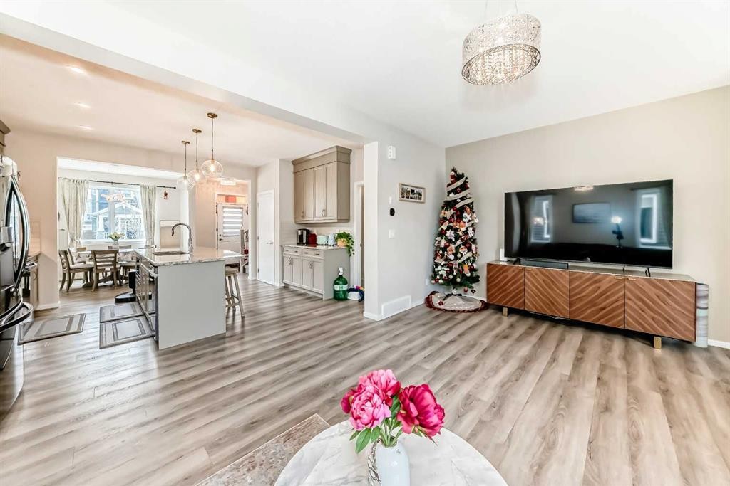 131 Carringham Road Nw, Calgary, AB - Indoor Photo Showing Living Room