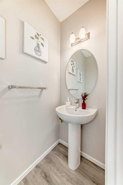 131 Carringham Road Nw, Calgary, AB - Indoor Photo Showing Bathroom