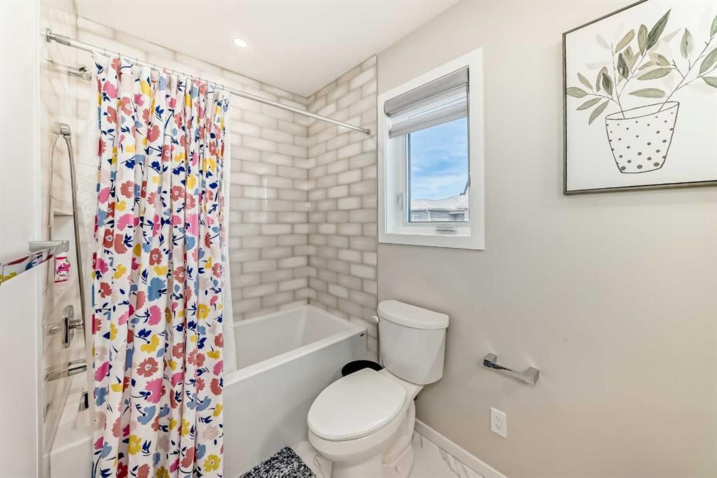 131 Carringham Road Nw, Calgary, AB - Indoor Photo Showing Bathroom
