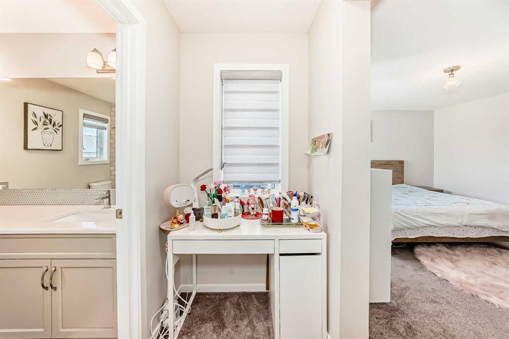 131 Carringham Road Nw, Calgary, AB - Indoor Photo Showing Bathroom