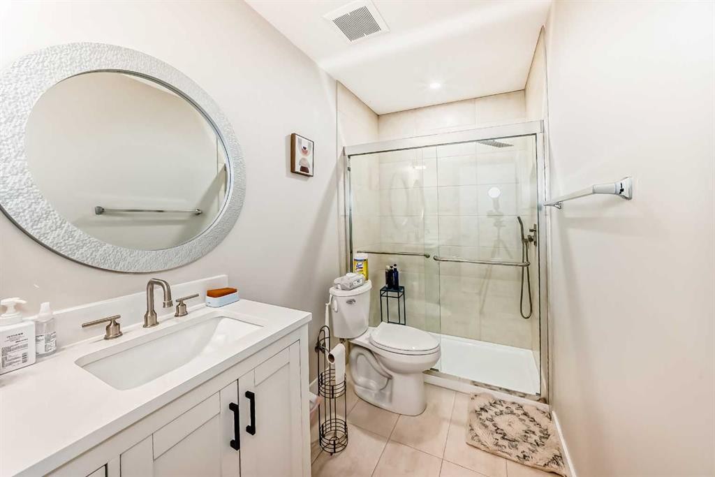 131 Carringham Road Nw, Calgary, AB - Indoor Photo Showing Bathroom