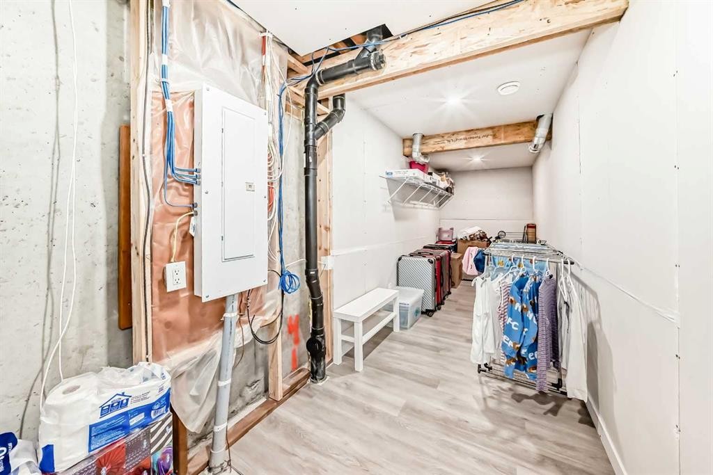 131 Carringham Road Nw, Calgary, AB - Indoor