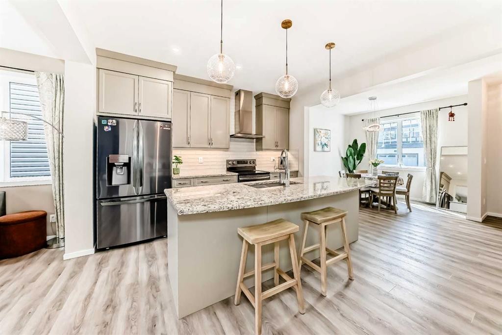 131 Carringham Road Nw, Calgary, AB - Indoor Photo Showing Kitchen With Upgraded Kitchen