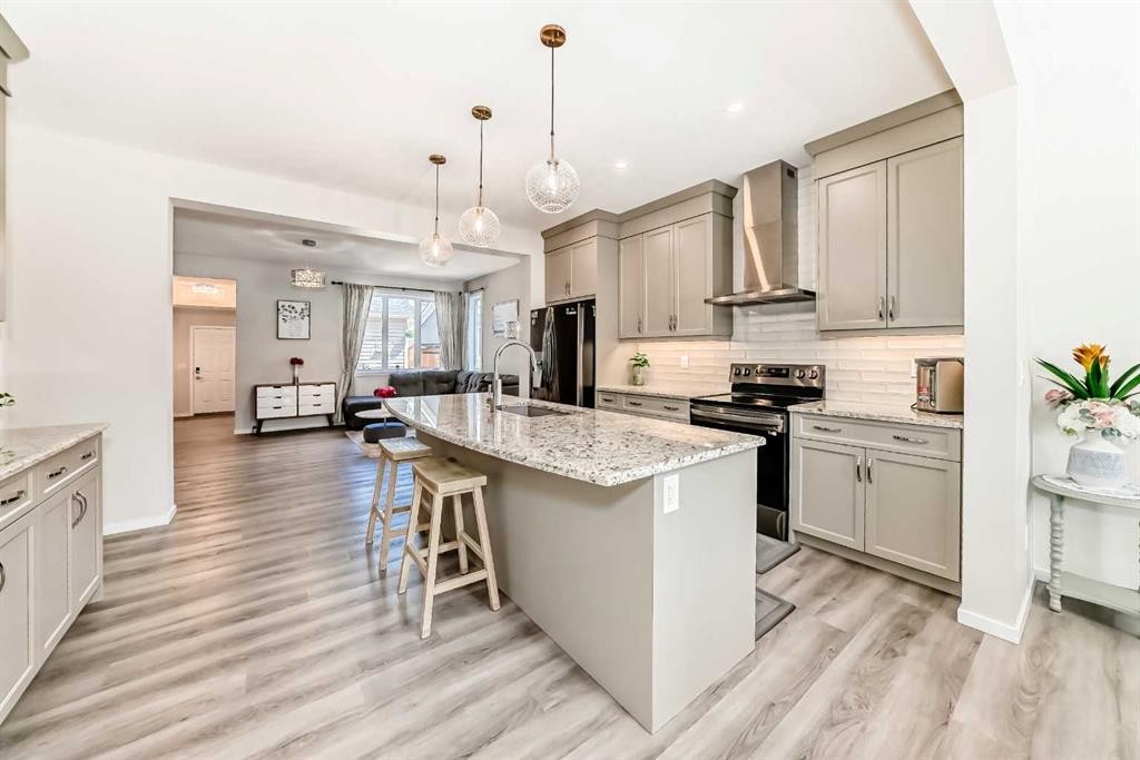 131 Carringham Road Nw, Calgary, AB - Indoor Photo Showing Kitchen With Upgraded Kitchen