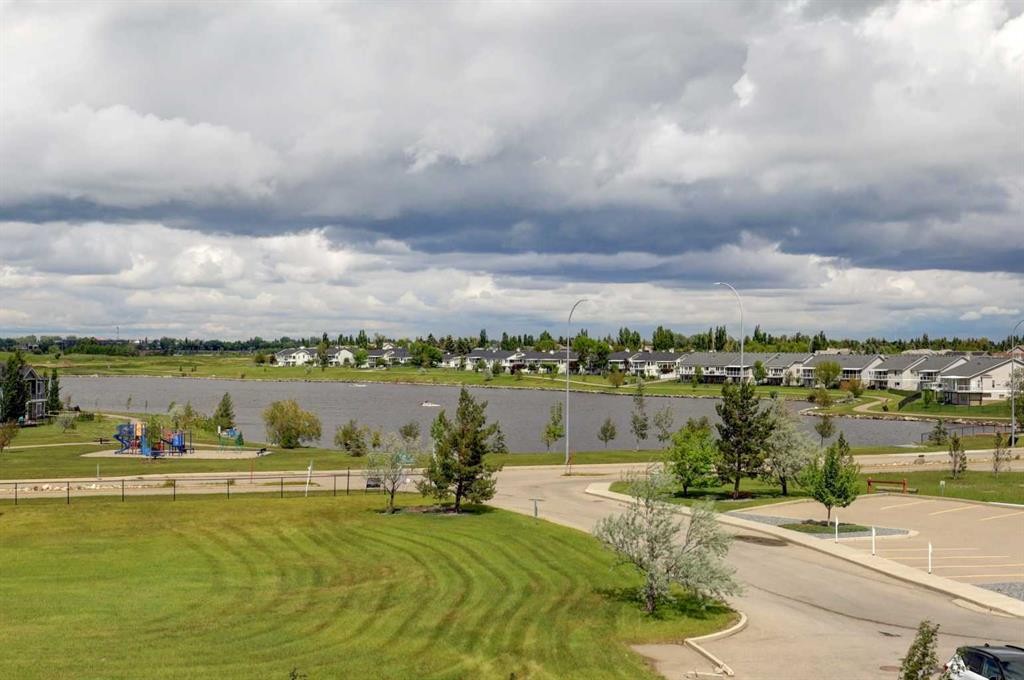 301-1005B Westmount Drive, Strathmore, AB
