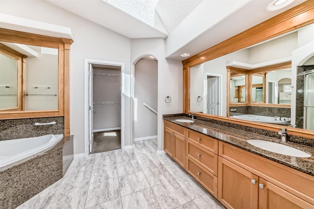 35 Arbour Vista Way Nw, Calgary, AB - Indoor Photo Showing Bathroom