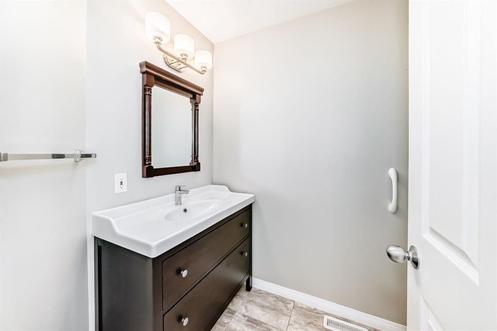 35 Arbour Vista Way Nw, Calgary, AB - Indoor Photo Showing Bathroom