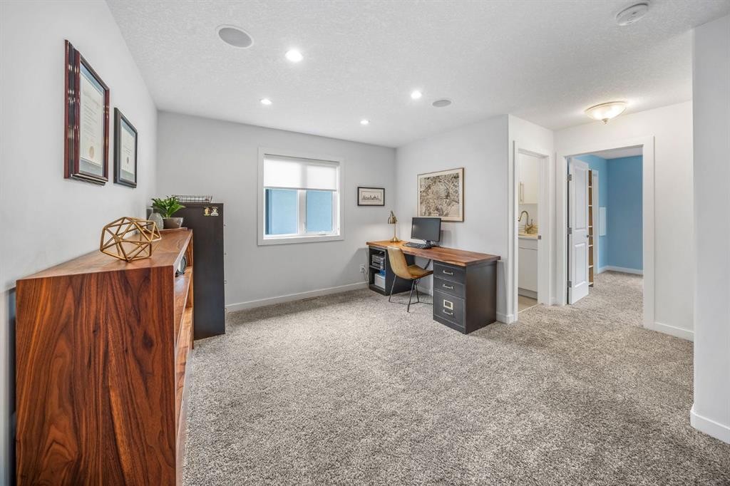 1734 37 Avenue Sw, Calgary, AB