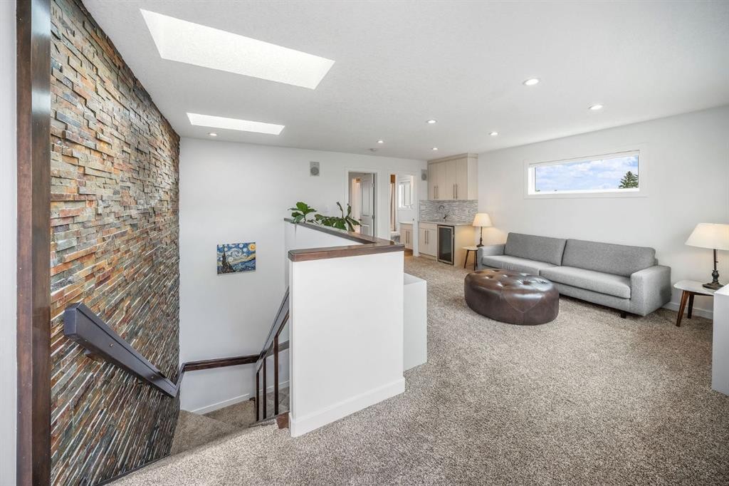 1734 37 Avenue Sw, Calgary, AB