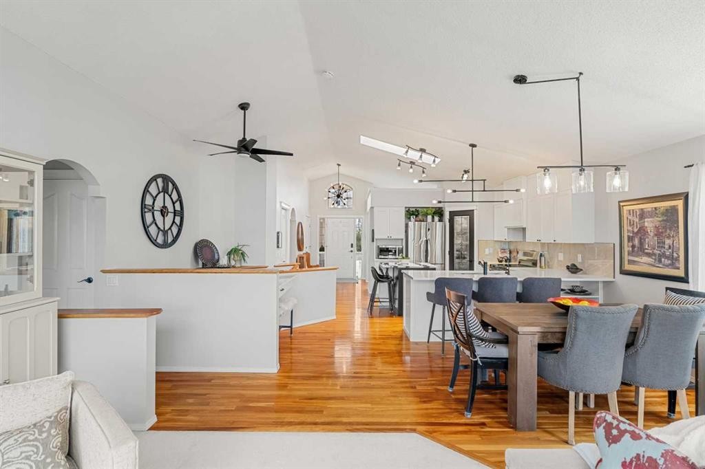 94 Edgebrook Heights Nw, Calgary, AB - Indoor Photo Showing Other Room
