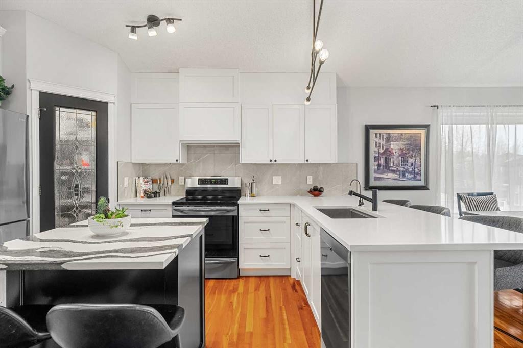 94 Edgebrook Heights Nw, Calgary, AB - Indoor Photo Showing Kitchen