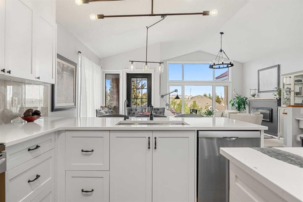 94 Edgebrook Heights Nw, Calgary, AB - Indoor Photo Showing Kitchen With Upgraded Kitchen