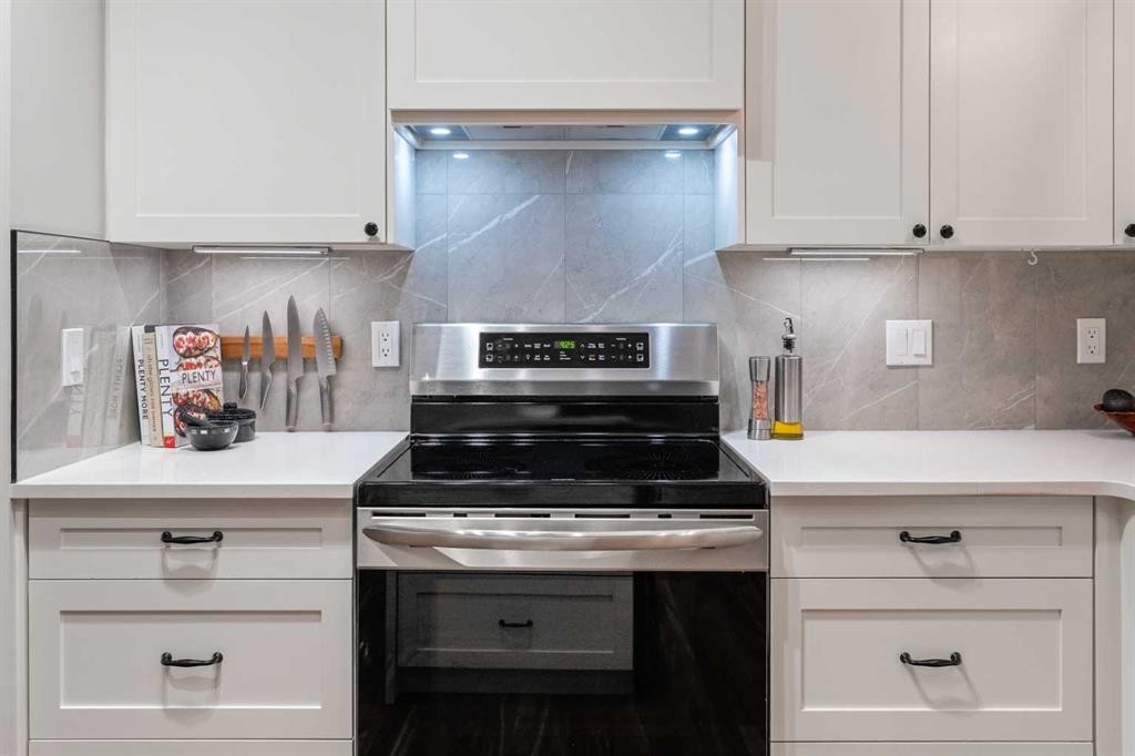 94 Edgebrook Heights Nw, Calgary, AB - Indoor Photo Showing Kitchen With Upgraded Kitchen