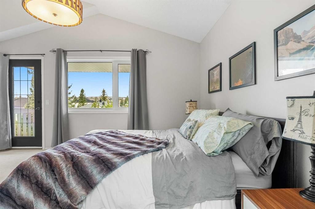 94 Edgebrook Heights Nw, Calgary, AB - Indoor Photo Showing Bedroom