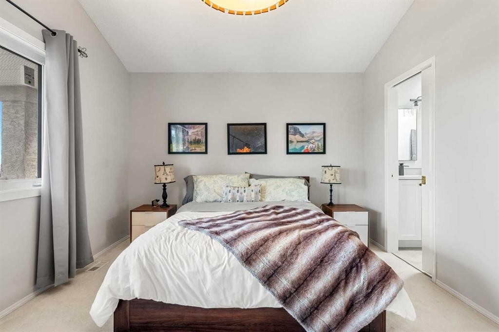 94 Edgebrook Heights Nw, Calgary, AB - Indoor Photo Showing Bedroom
