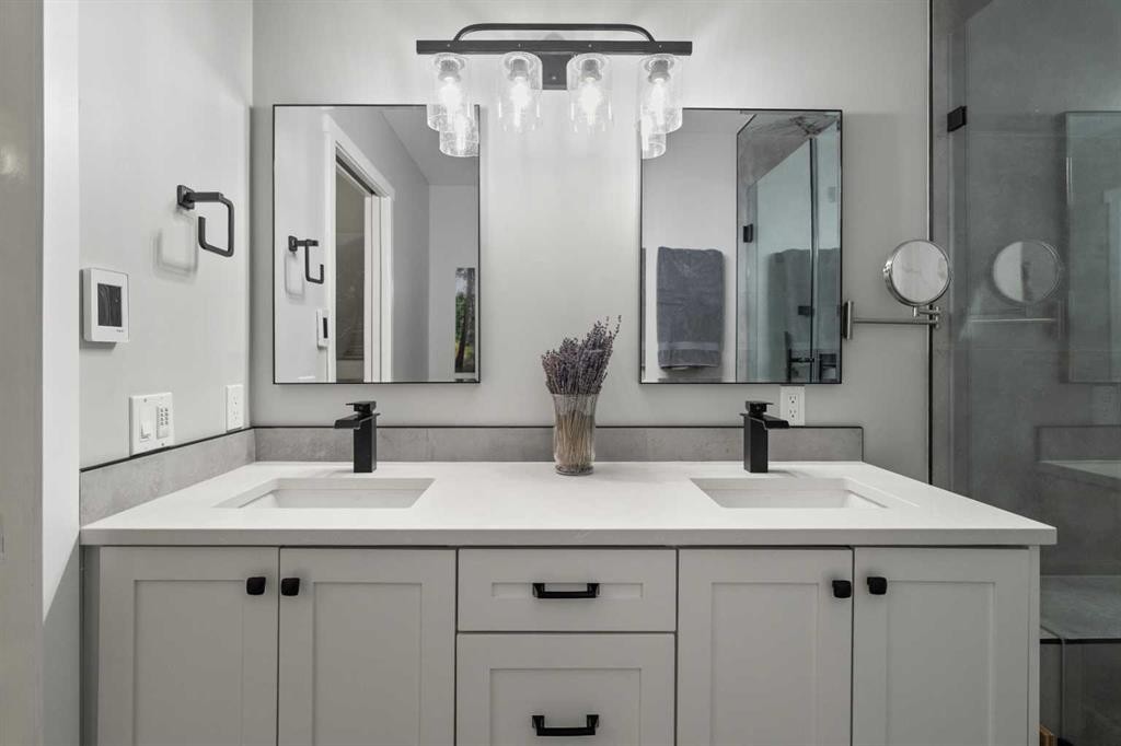 94 Edgebrook Heights Nw, Calgary, AB - Indoor Photo Showing Bathroom