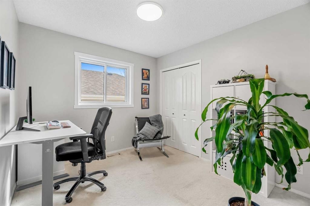 94 Edgebrook Heights Nw, Calgary, AB - Indoor Photo Showing Office