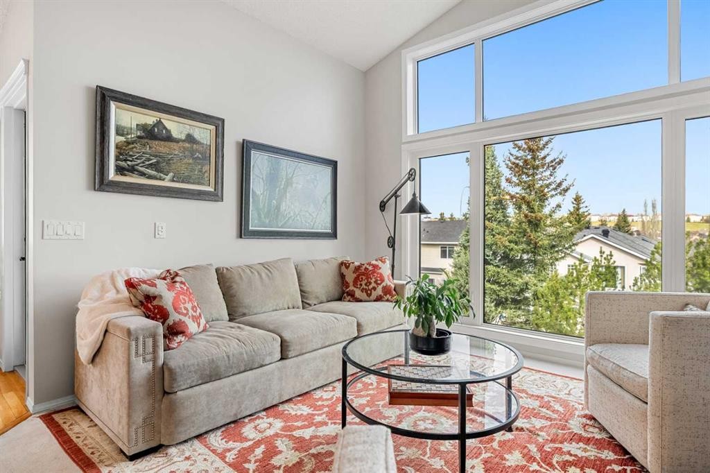 94 Edgebrook Heights Nw, Calgary, AB - Indoor Photo Showing Living Room