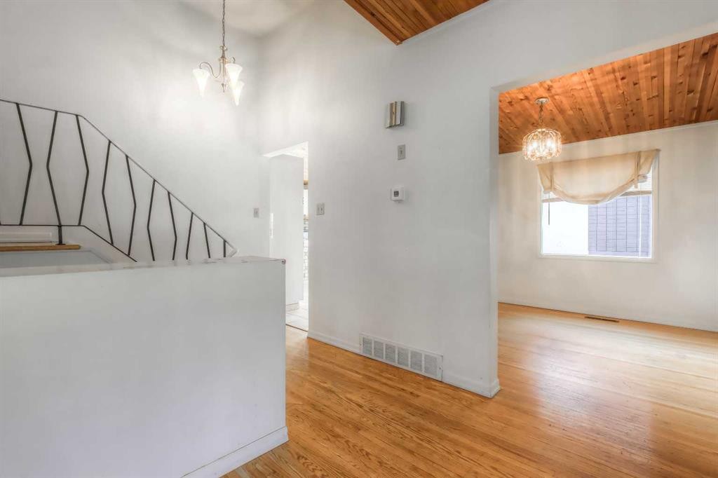4512 Varsity Drive Nw, Calgary, AB