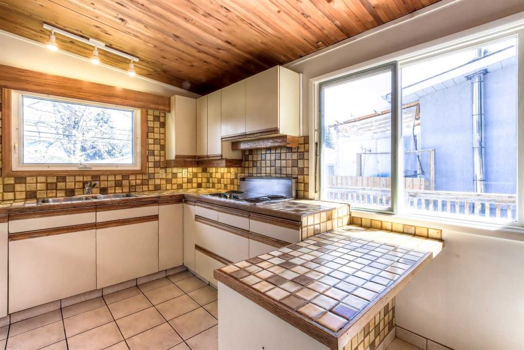 4512 Varsity Drive Nw, Calgary, AB