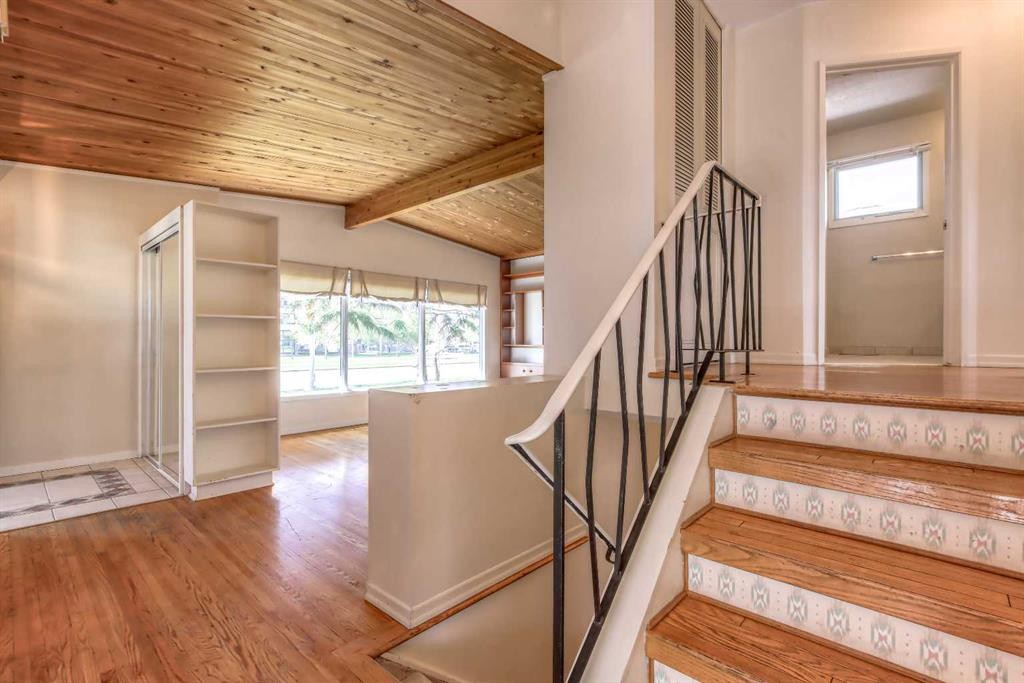 4512 Varsity Drive Nw, Calgary, AB