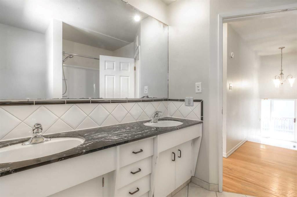 4512 Varsity Drive Nw, Calgary, AB