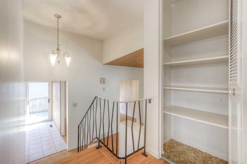 4512 Varsity Drive Nw, Calgary, AB