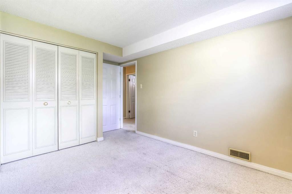 4512 Varsity Drive Nw, Calgary, AB